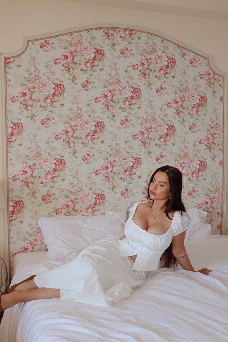 Call Girls in Karachi — natural palette portrait for realistic expectations — call girls in Karachi — gallery 2/15 — asset 56